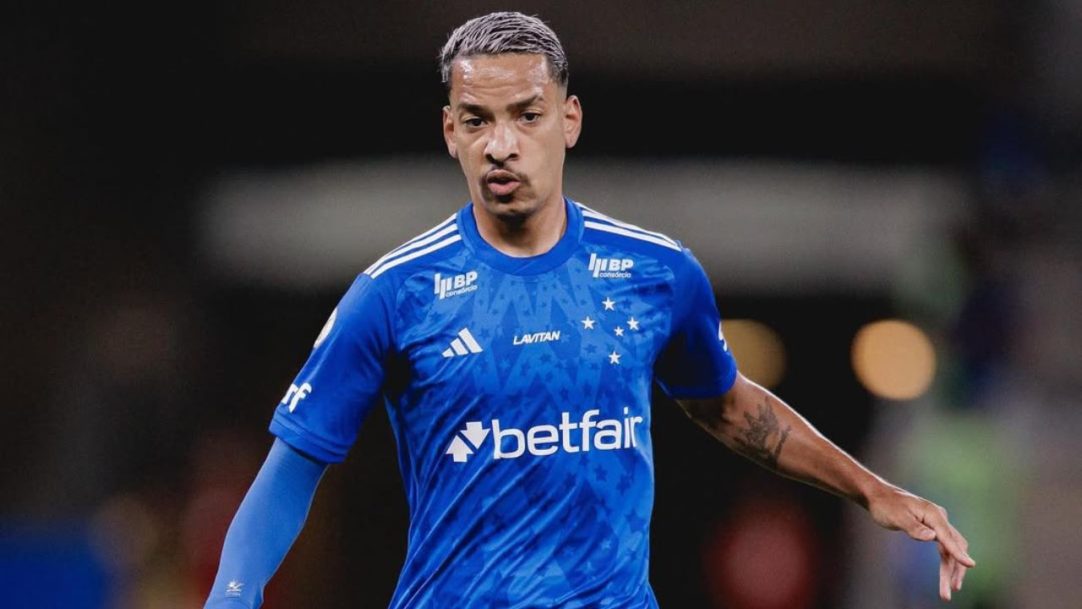 Matheus Pereira é ovacionado após classificação do Cruzeiro na Libertadores