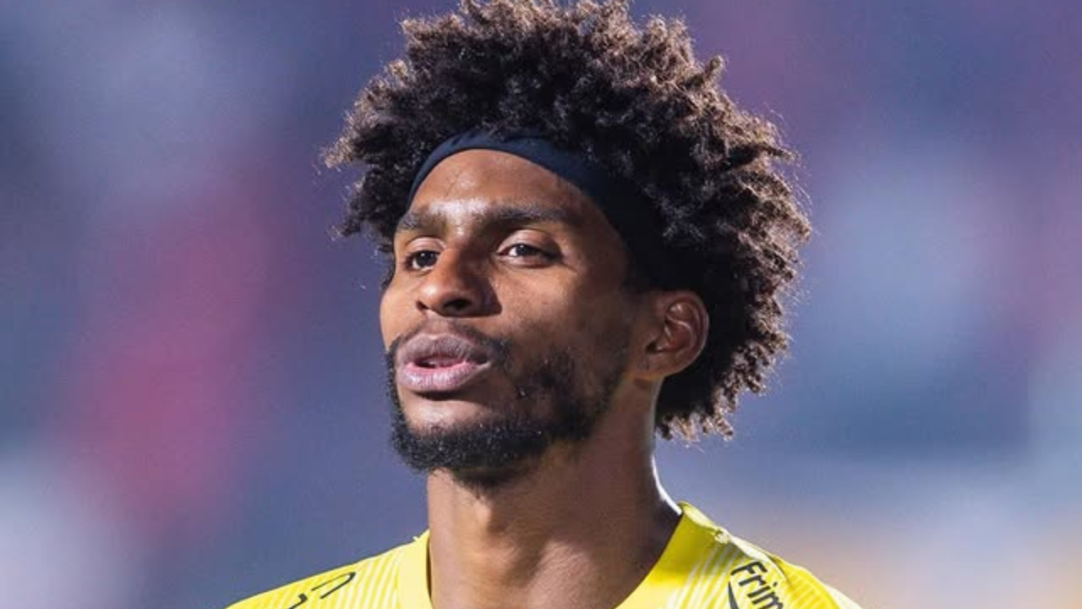 Hugo Souza se desculpa após falhas em derrota do Corinthians