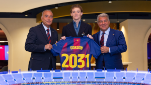 Barcelona anuncia contratação de Anthony Gordon do Newcastle