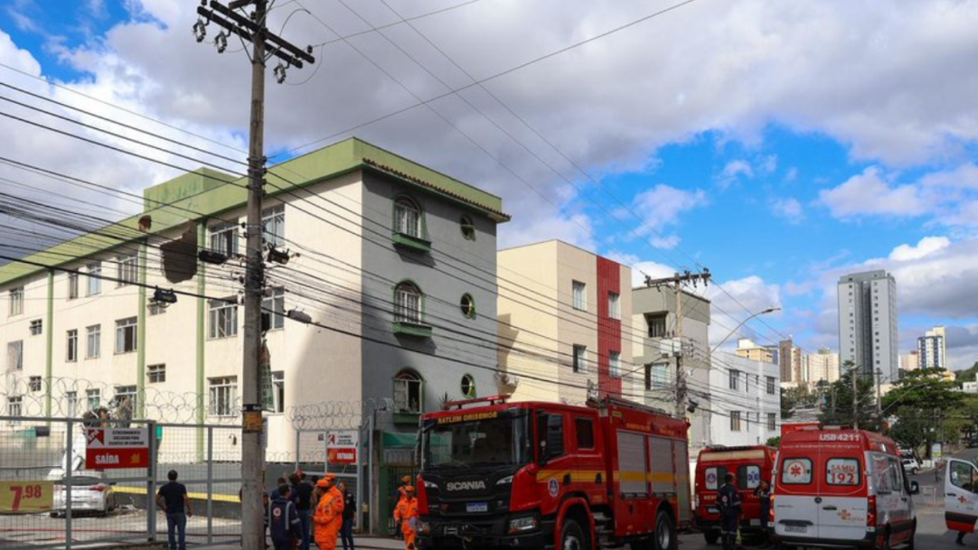 Queda de avião atinge prédio e deixa dois mortos em Belo Horizonte
