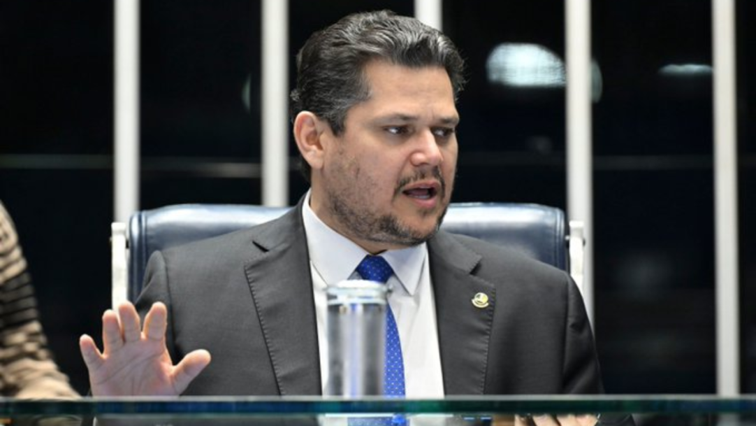 Alcolumbre rejeita leitura de requerimento para CPMI do Master