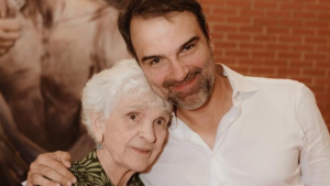 Tadeu Schmidt lamenta falecimento da mãe e faz homenagem emocionante