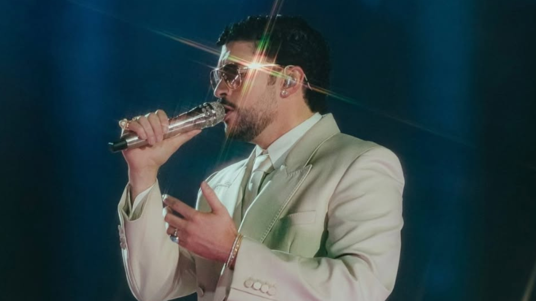 Bad Bunny surpreende com visual irreconhecível no Met Gala