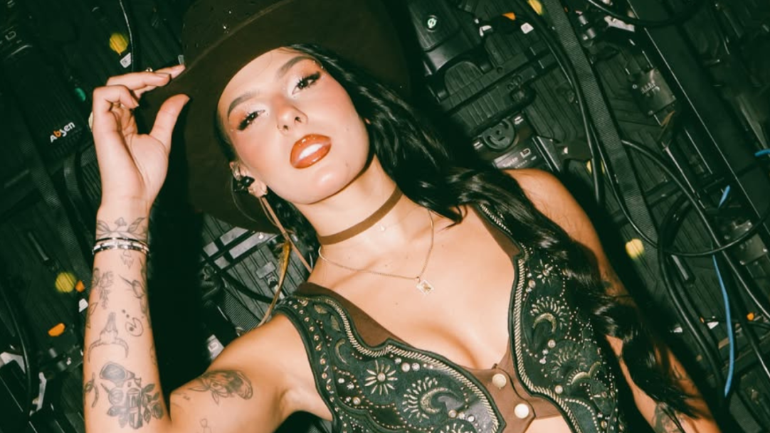Ana Castela anuncia nova fase com álbum Fire Arena