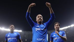 Cruzeiro goleia o Barcelona e se classifica na Libertadores 2026