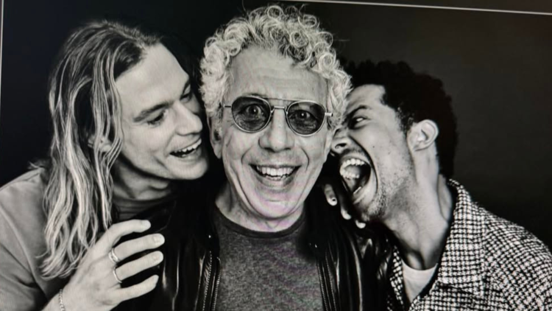 Eric Bogosian instiga fãs com bastidores da nova temporada de Entrevista Com o Vampiro