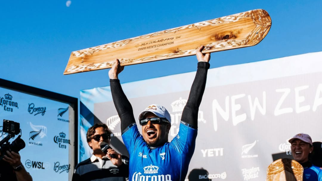 Italo Ferreira voa alto em Raglan e assume liderança do ranking