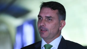 Flávio Bolsonaro terá encontro com membros do PL após divulgação de áudio sobre Vorcaro