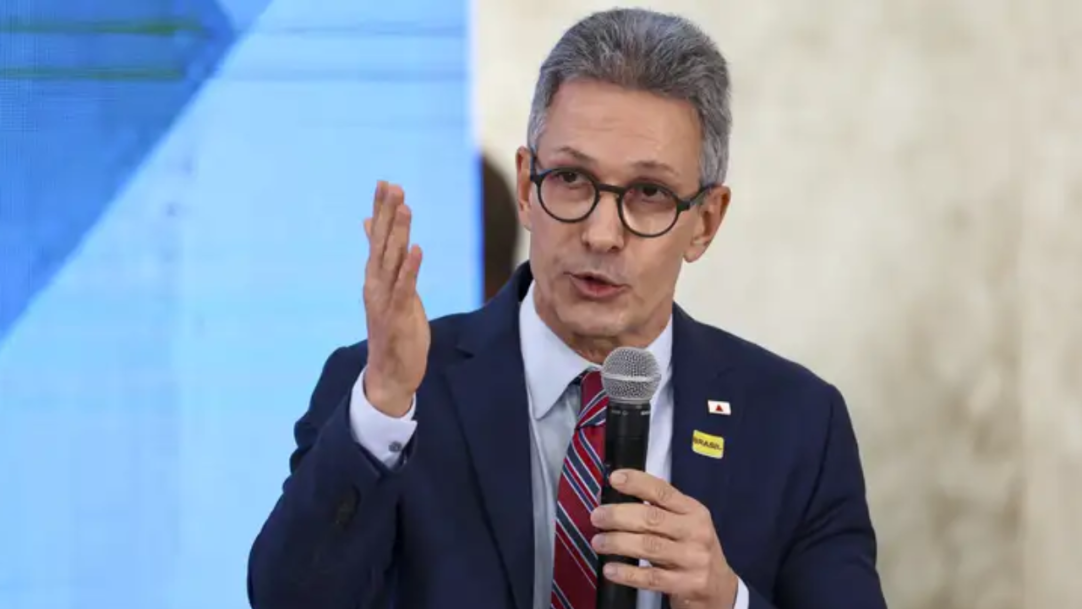 Zema acredita que voto em Flávio Bolsonaro beneficiaria reeleição de Lula