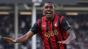 Rayan participa de duelo que colocou fim ao sonho do título inglês do Manchester City