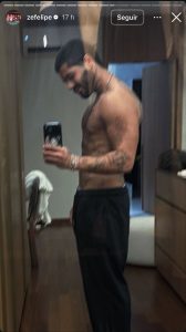 Zé Felipe postando foto sem camisa 
