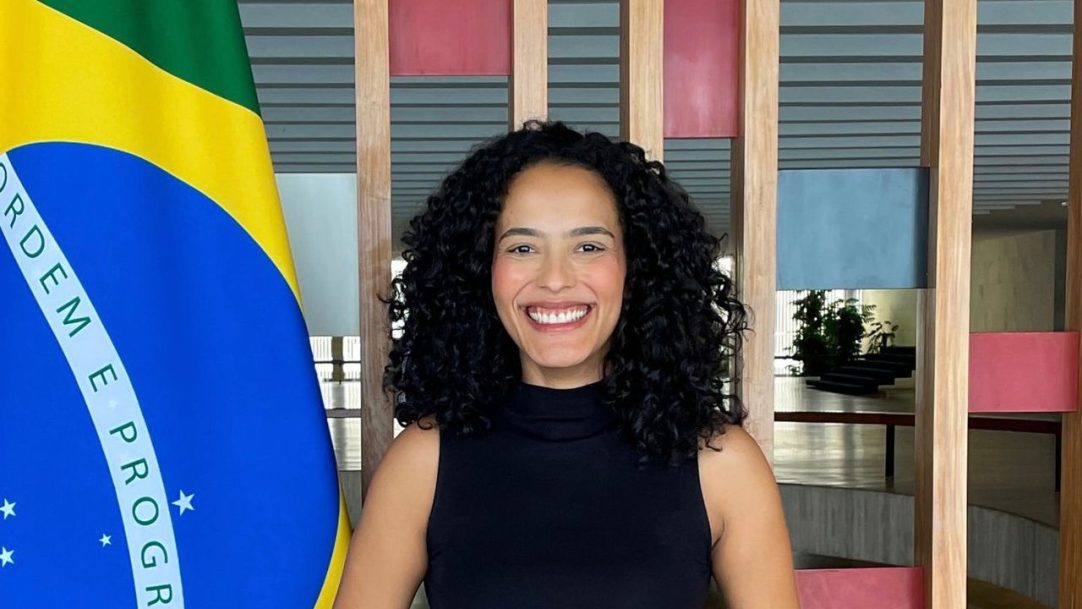 Itamaraty afasta Flávia Medeiros e ex-funcionária entra com processo