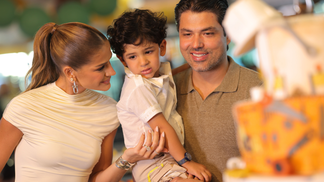Filho de Thássia Naves celebra 3 anos com festa temática “Joca Under Construction”