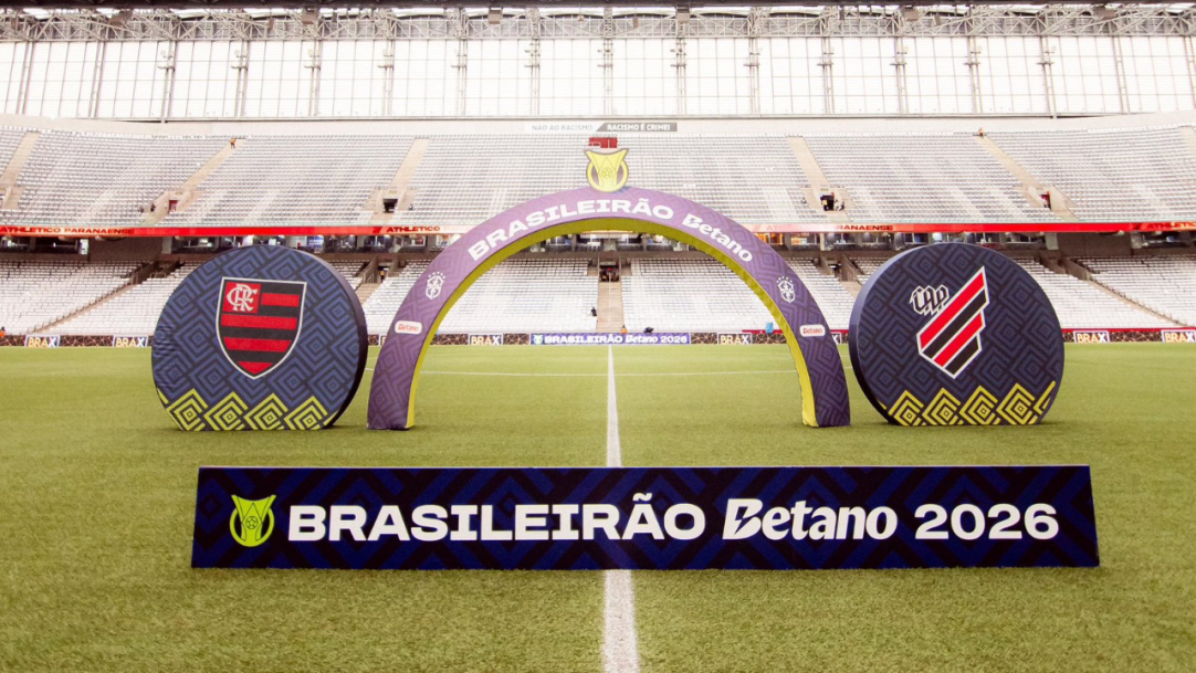 Diretor do Flamengo critica a arbitragem e cita expulsão contra o Corinthians