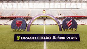 Diretor do Flamengo critica a arbitragem e cita expulsão contra o Corinthians