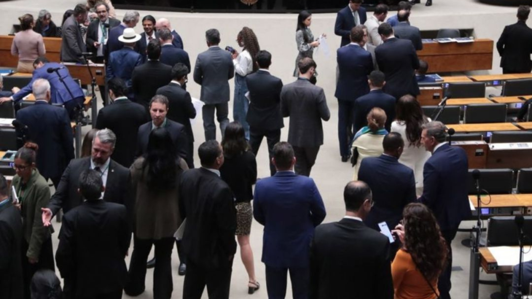 Comissão da Câmara aprova fim da escala de trabalho 6×1