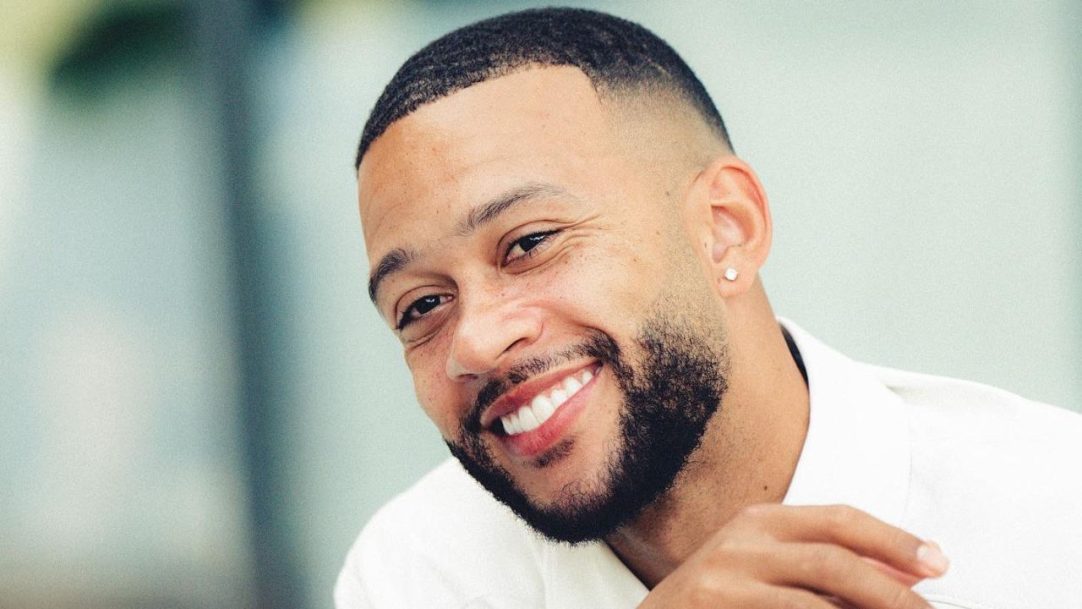 Memphis Depay segue em recuperação e é dúvida para os próximos jogos