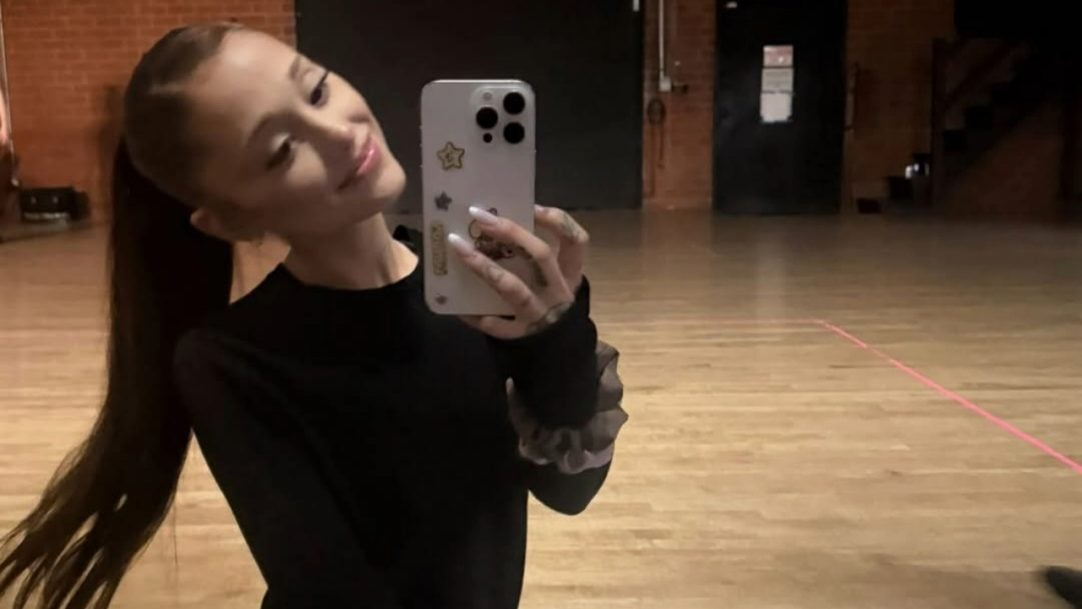 Ariana Grande anuncia capa exclusiva do álbum ‘Petal’ com fotos inéditas