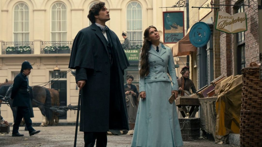 Millie Bobby Brown compara relação com Henry Cavill à de Enola Holmes e Sherlock