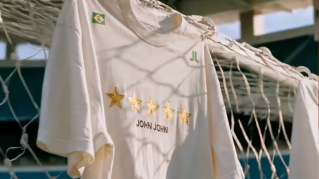 Entre a moda e o futebol John John anuncia nova coleção