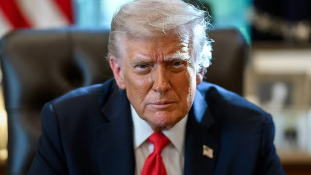 Avião de Trump volta à base por problema técnico