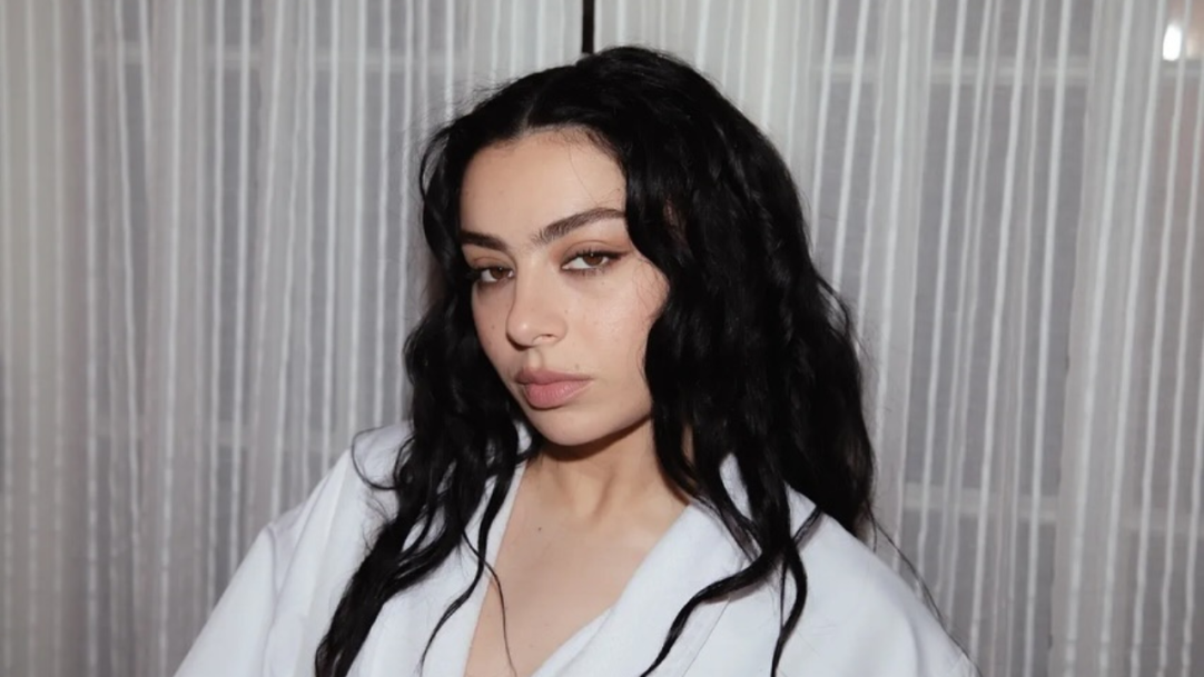 Charli XCX revela detalhes de “Music, Fashion, Film”