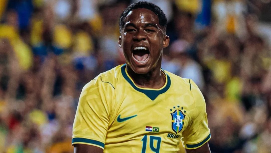 Endrick é exaltado após hat-trick pelo Lyon