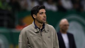 Abel rebate críticas e faz balanço da temporada do Palmeiras