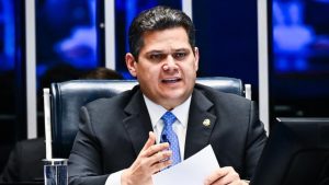 Alcolumbre não tem pressa em aprovar o fim da escala 6×1