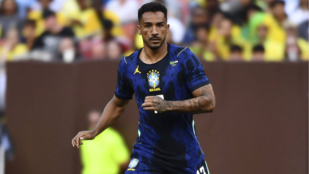 “Cabe a mim responder em campo”: Danilo reage às críticas da torcida