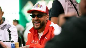 Neymar rebate críticas após aparecer em torneio de poker