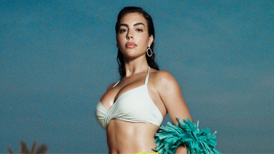 Georgina Rodriguez quebra dress code do golfe com look rosa de sua marca Mimoa
