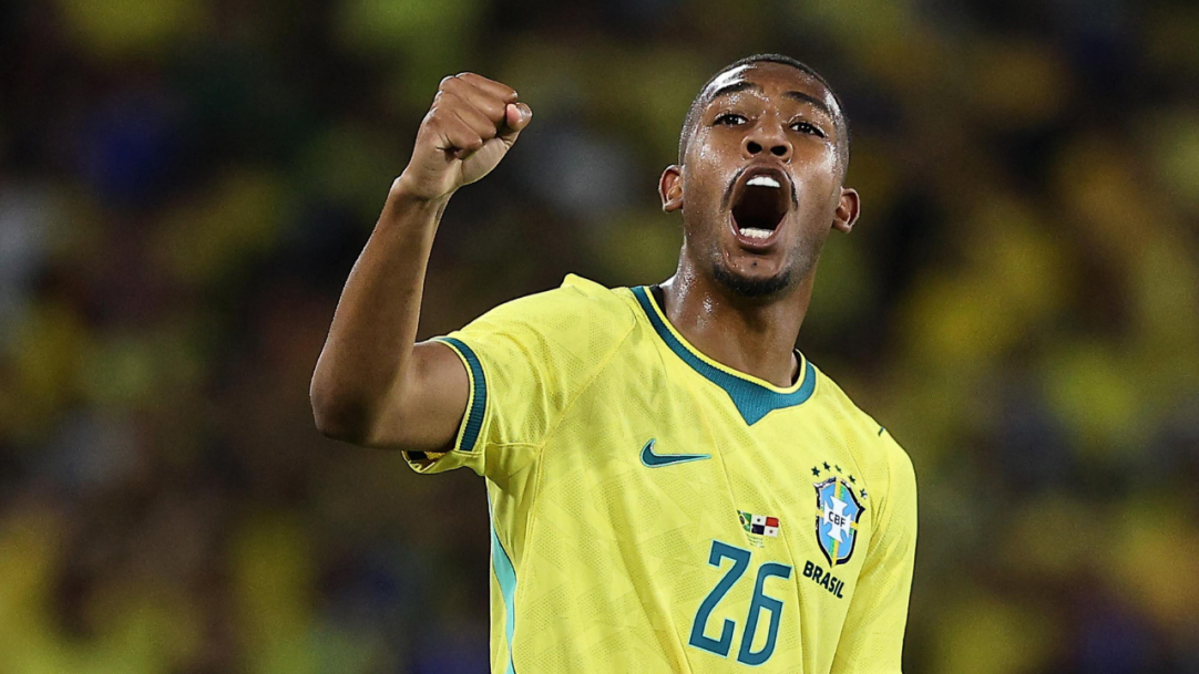 Liverpool coloca Rayan no radar como alternativa a Barcola