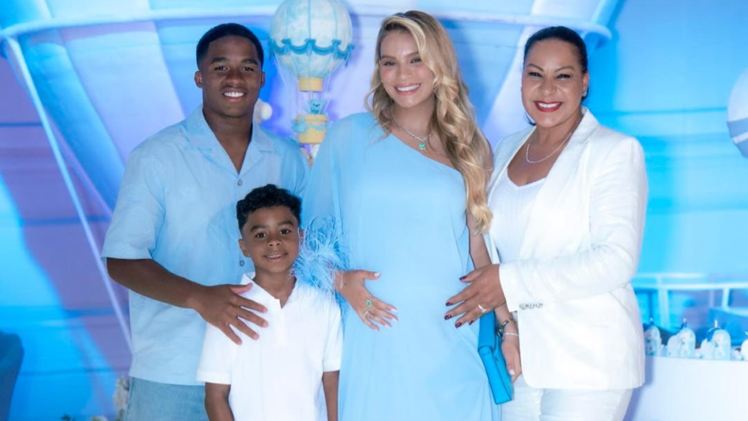Mãe de Endrick, prestigia chá de bebê de Kendrick ao lado de Gabriely Miranda