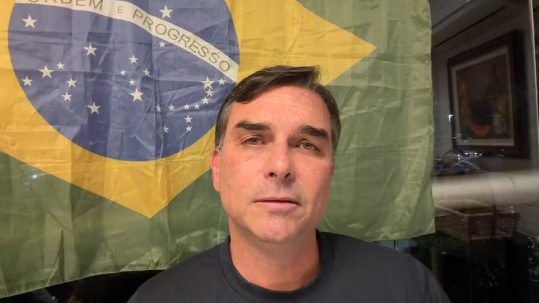 Flávio Bolsonaro opta por manter escolta da Polícia Legislativa e rejeita proteção da PF