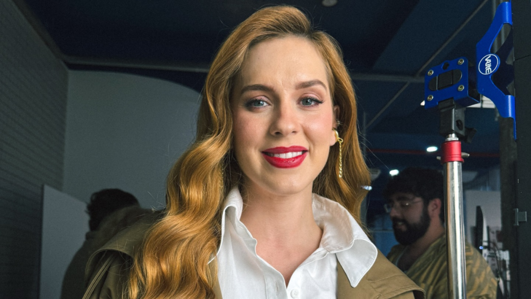 Sophia Abrahão celebra o poder transformador do teatro