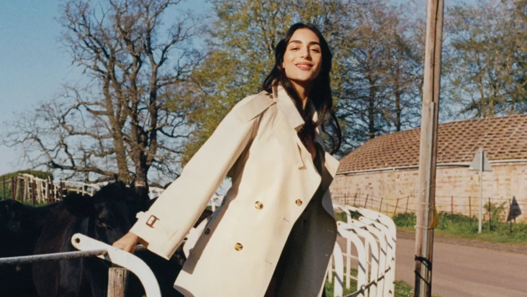 Burberry explora o interior britânico em sua nova campanha