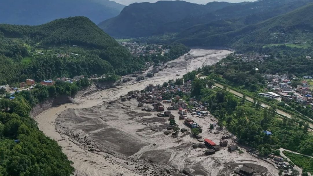 Centenas de pessoas seguem desaparecidas após avalanche no Nepal e Tibete