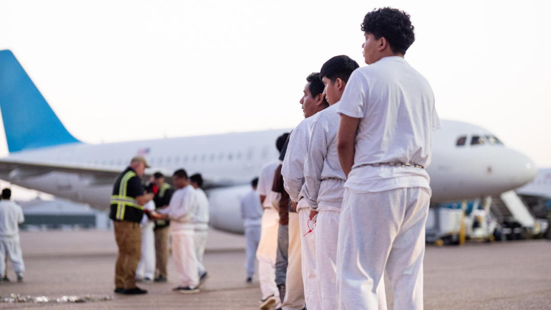 Número de imigrantes condenados sem antecedentes criminais dispara e bate recorde nos EUA