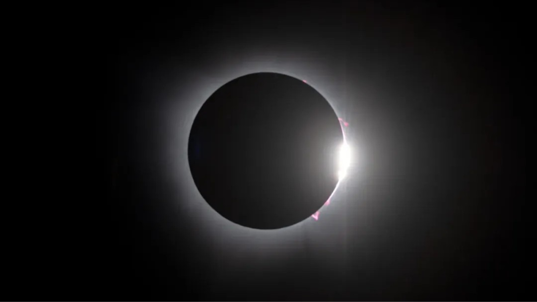Eclipse solar total movimenta o céu europeu nesta quarta-feira