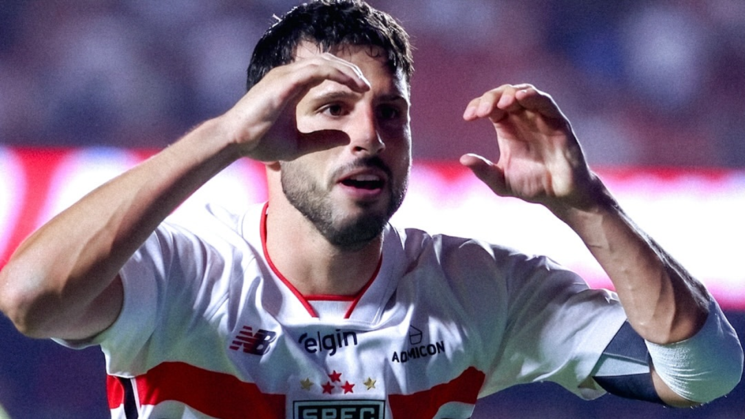 São Paulo busca centroavante para fazer sombra a Calleri