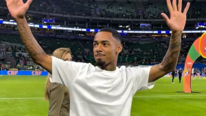Palmeiras ultrapassa R$ 2,4 bilhões em vendas de jogadores durante gestão de Leila Pereira