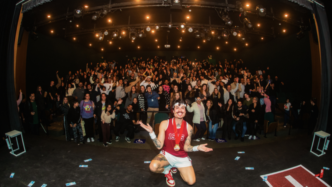 Bomtalvão recebe famosos na estreia do espetáculo em São Paulo