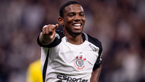 Nottingham Forest negocia contratação de André, do Corinthians