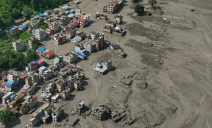 Governo do Nepal faz enterro coletivo de mais de 900 pessoas, vítimas de avalanche no Himalaia