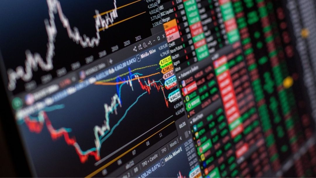 Ibovespa cai pela 10ª vez seguida após saída de capital estrangeiro