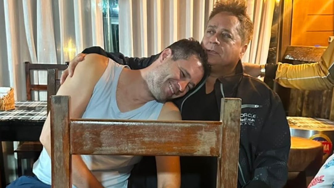 Leonardo curte viagem ao Pantanal com primogênito após reclamar dos outros filhos: “Colo de pai”