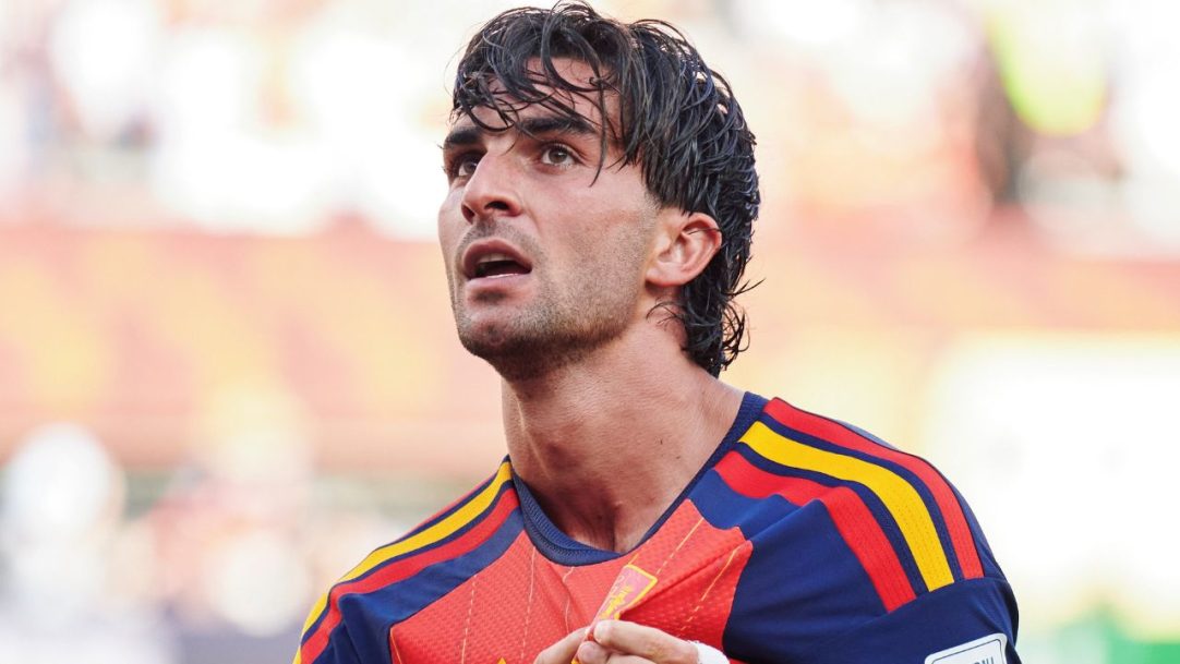 Autor do gol do bicampeonato da Espanha na Copa não treina no Barcelona e se aproxima do PSG