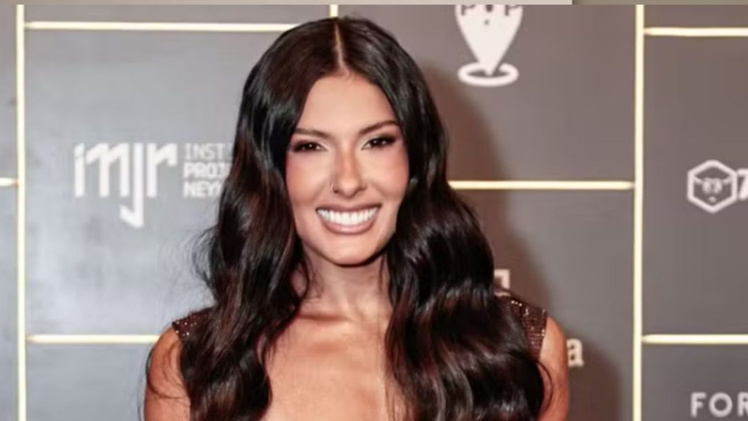 Ana Castela aproveita dia de sol e exibe tatuagem discreta em look de biquíni: ‘Aproveitando’