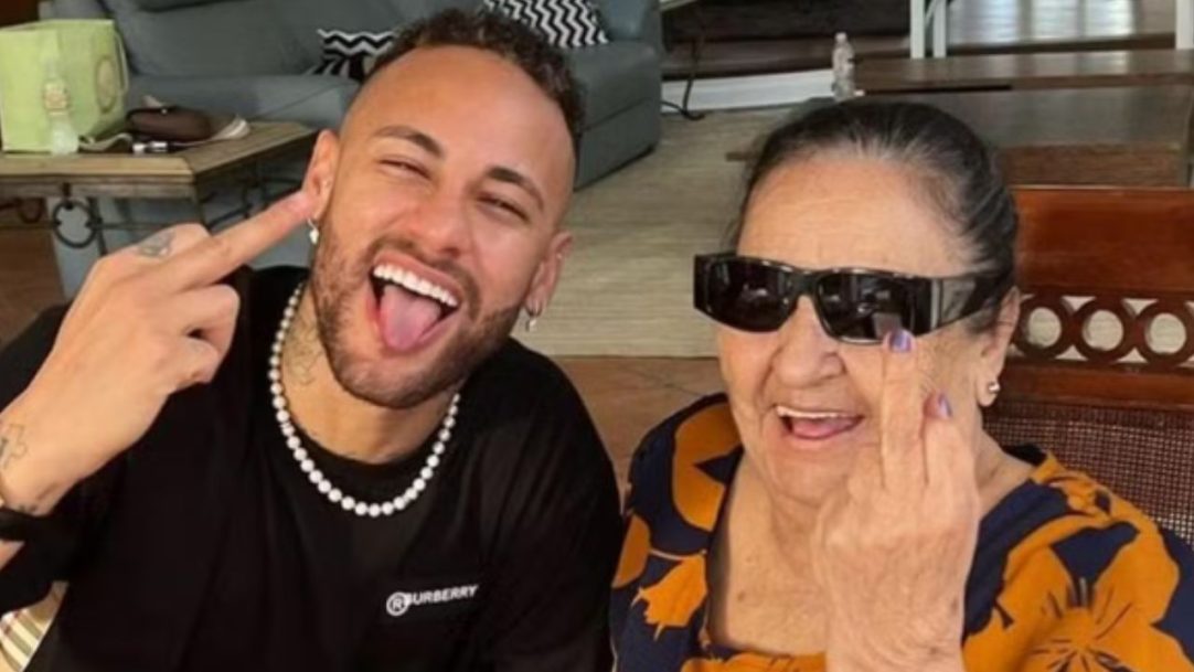 Neymar celebra aniversário de 87 anos da avó ao lado da família